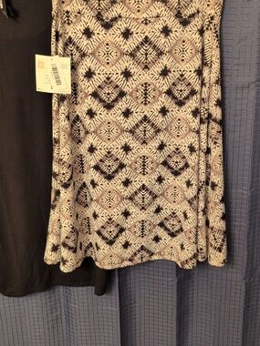 NWT LuLaRoe Black, White and Gray Geometric A-Line Skirt